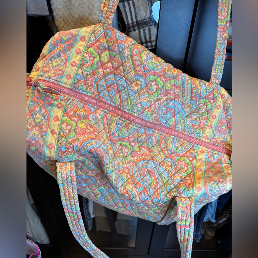 QK TANGIERS Quilted Duffel Bag in a Paisley Pattern - Picture 3 of 10
